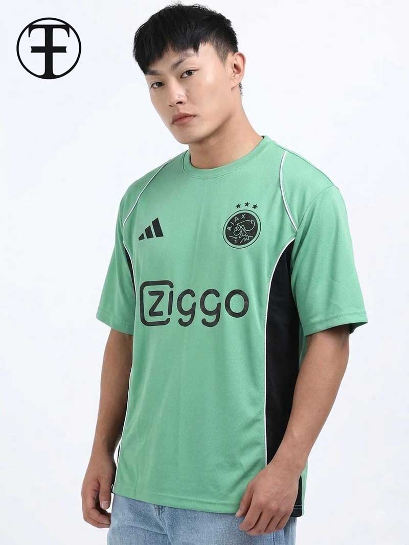 Oversized Black Side Panels